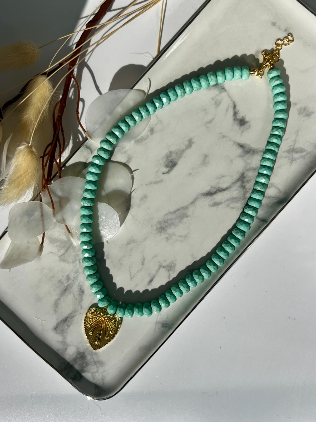 Collar de corazón turquesa