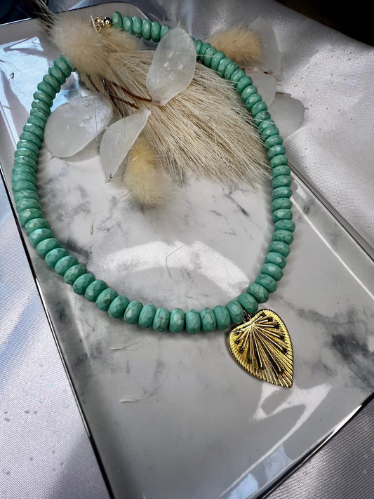 Collar de corazón turquesa
